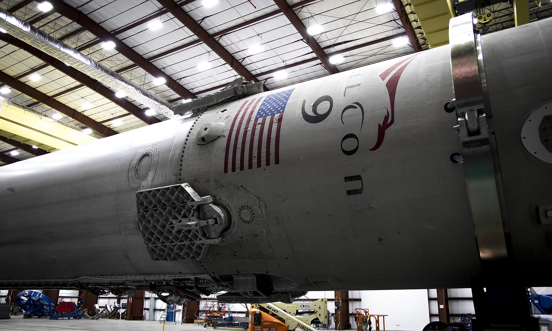 Lo schianto sulla Luna di un secondo stadio di un Falcon 9 di SpaceX: storia di un esperimento involontario